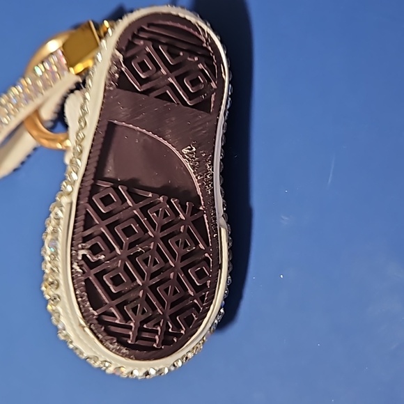 Sneaker Keyring with Rhinestones in red - Picture 6 of 7